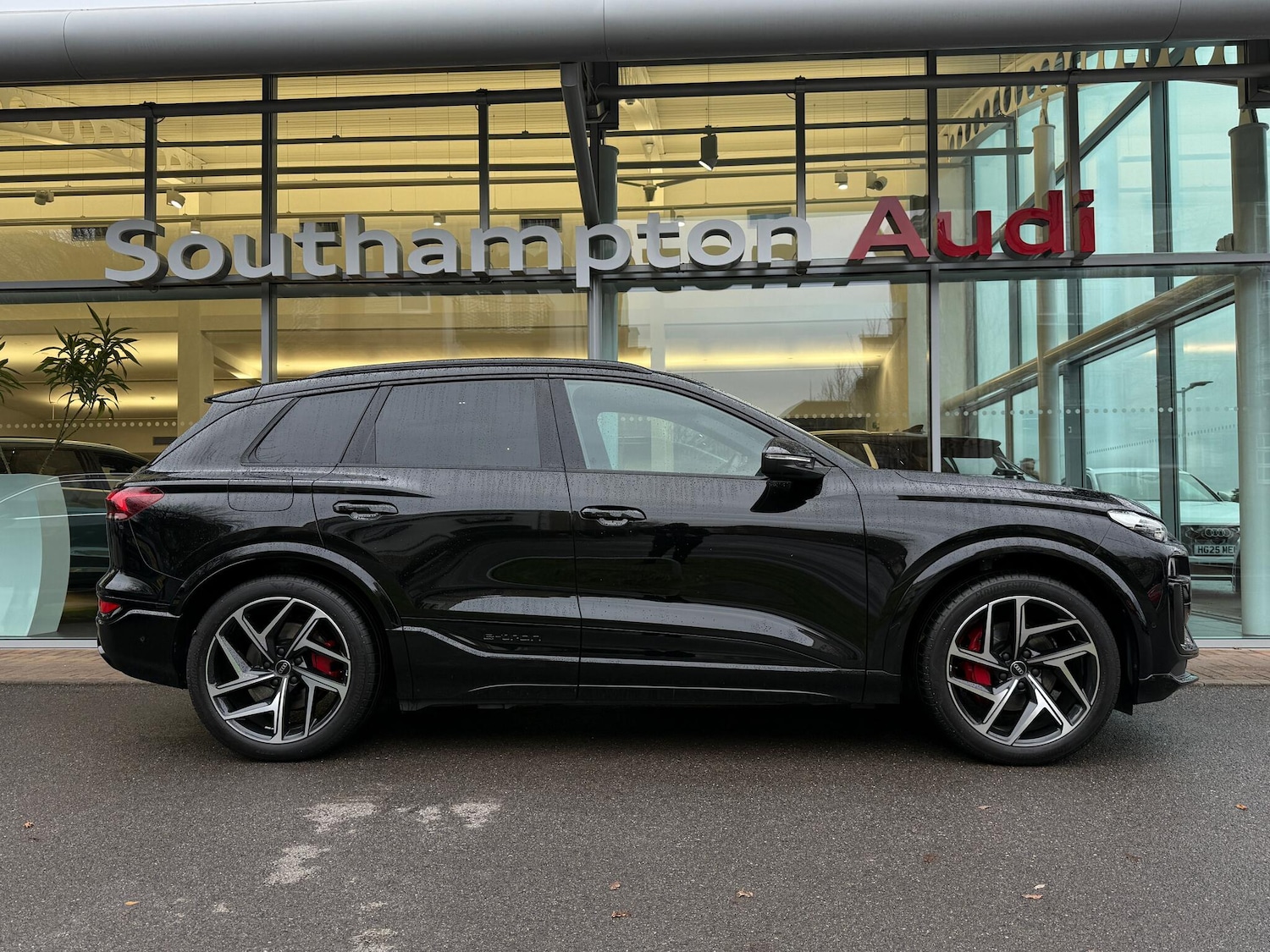 Used Audi Q6 e-tron 2025 for sale - 76926575: Photo 2