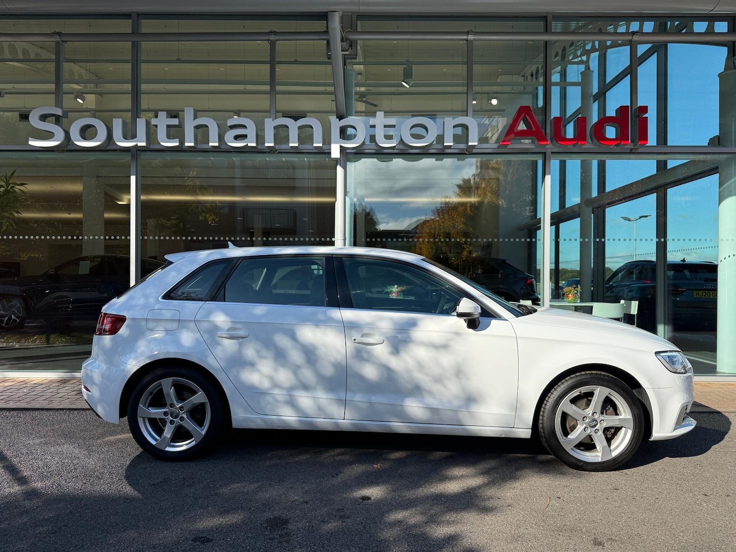 Used Audi A3 2018 for sale - 76307328: Photo 2