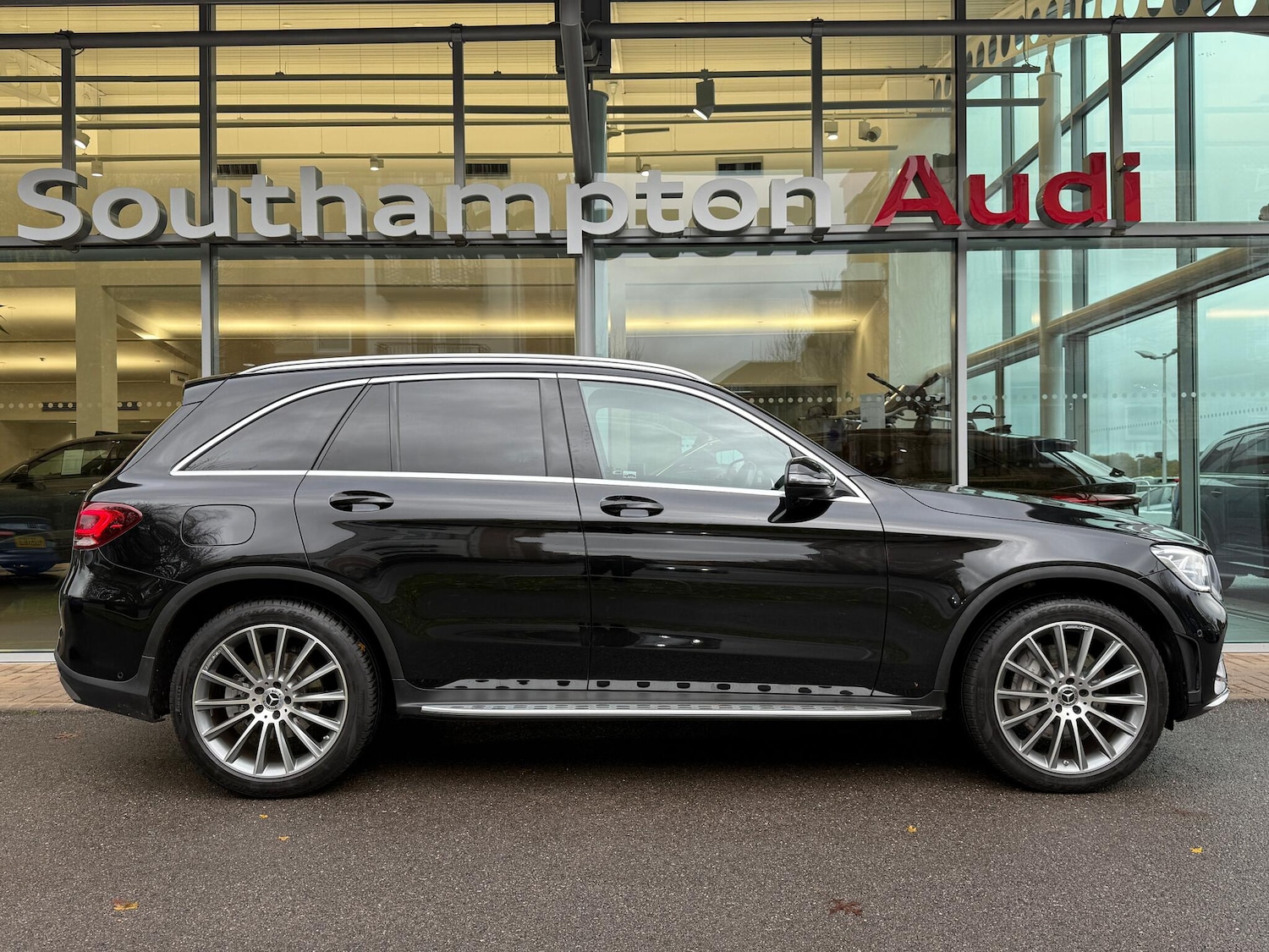 Used Mercedes-Benz GLC 2021 for sale - 76925973: Photo 2