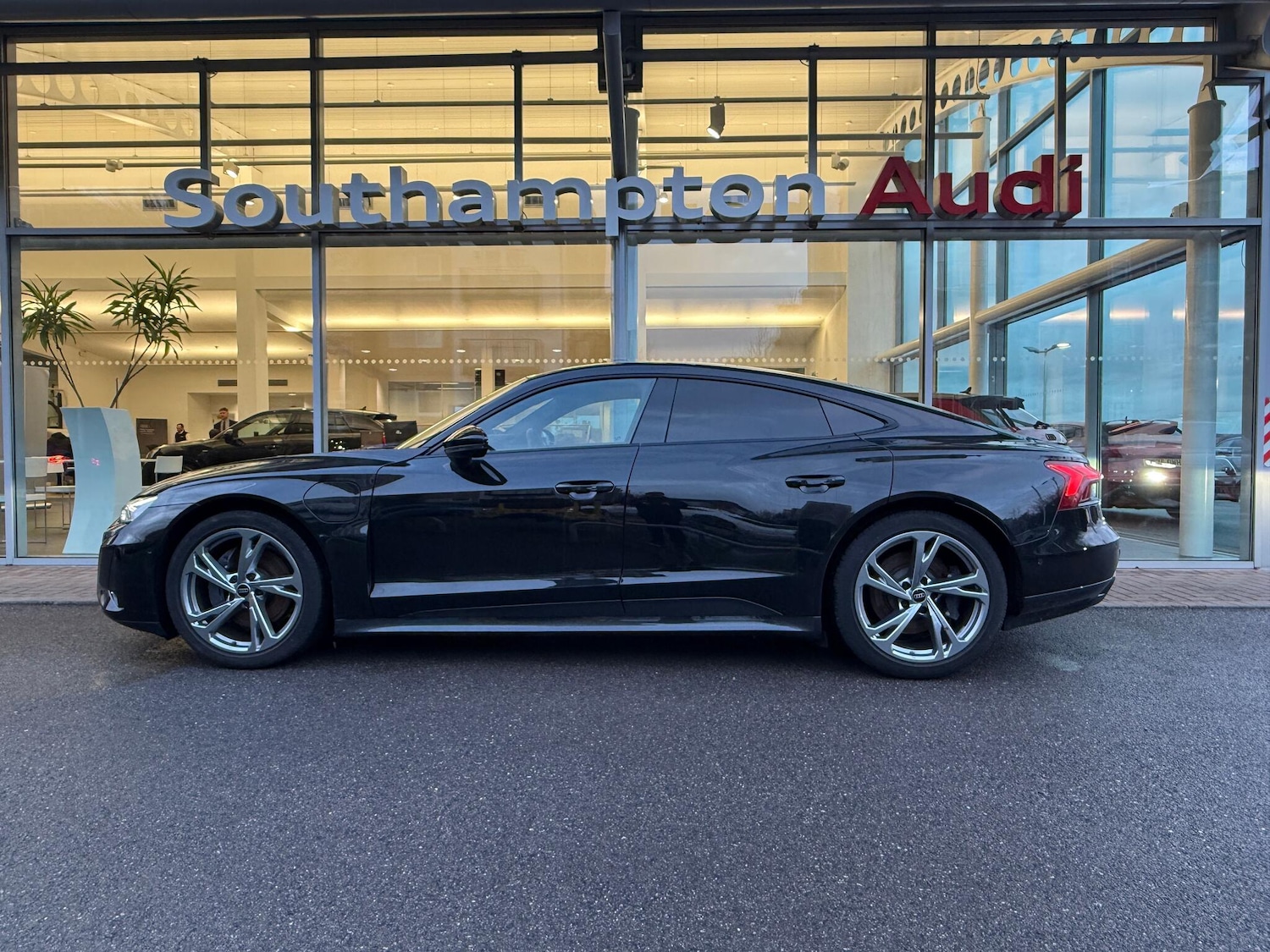 Used Audi e-tron GT 2023 for sale - 77229712: Photo 39