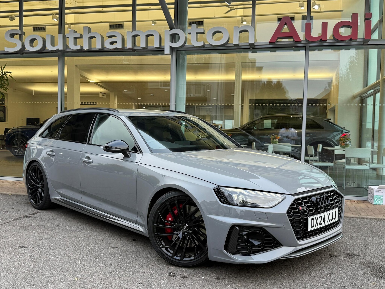 Used Audi RS4 Avant 2024 for sale - 76294521: Photo 1