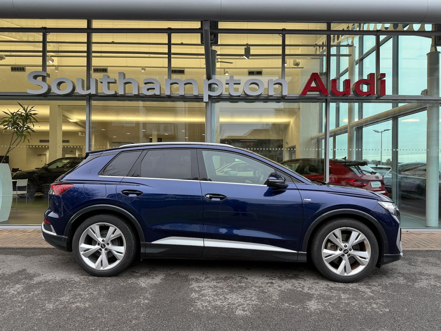 Used Audi Q4 e-tron 2022 for sale - 77559025: Photo 2