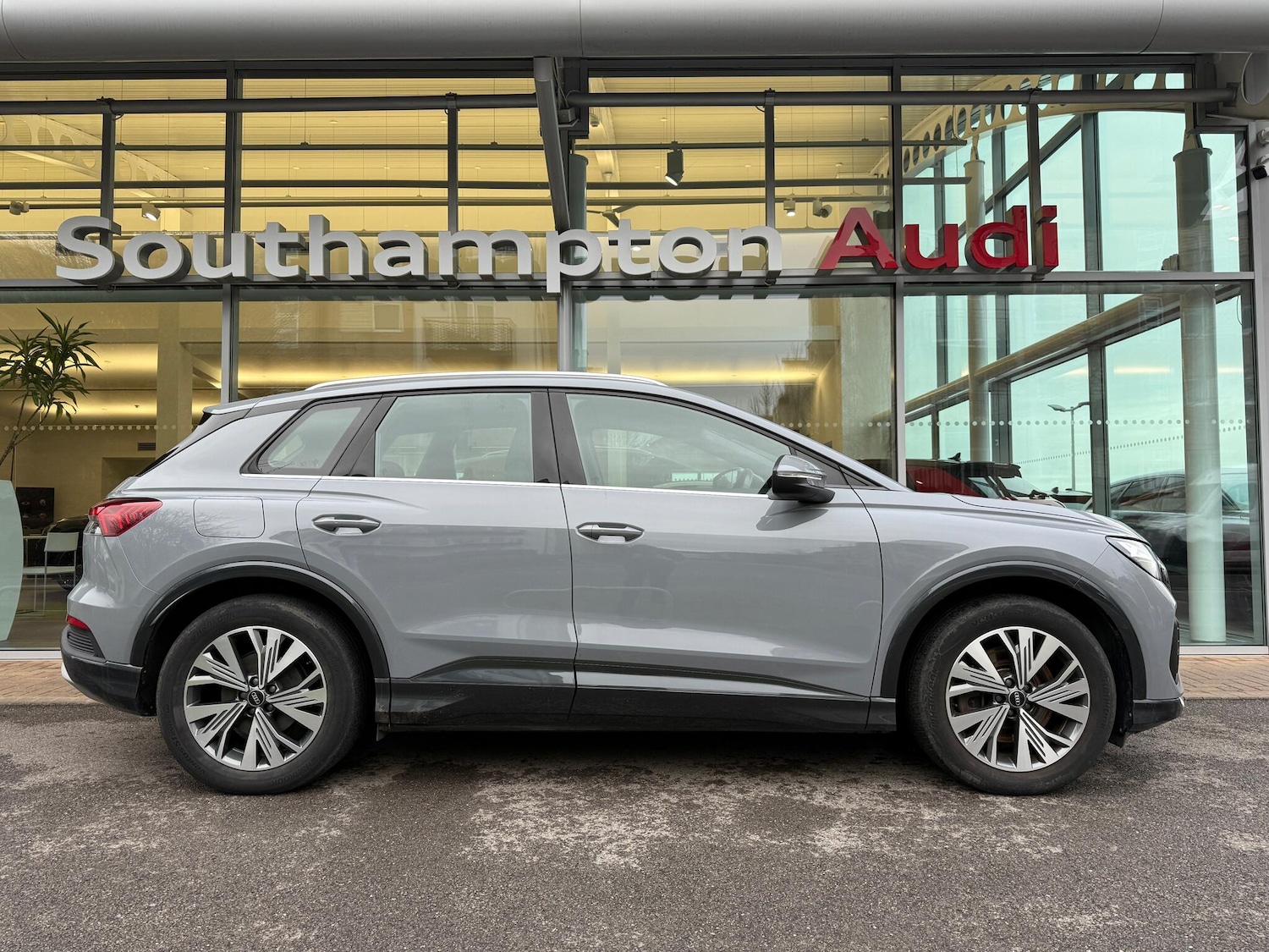 Used Audi Q4 e-tron 2023 for sale - 77202954: Photo 2