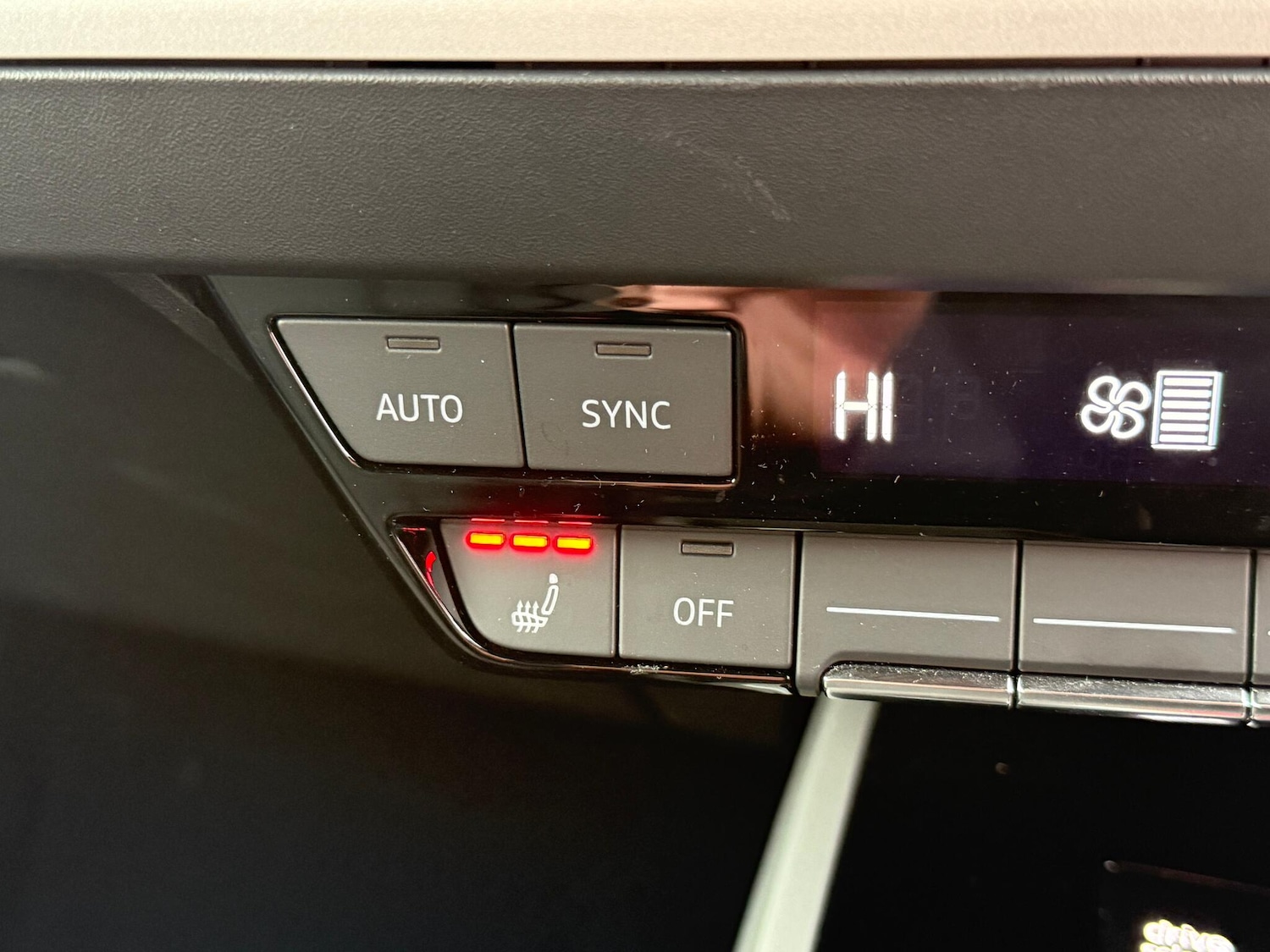 Used Audi Q4 e-tron 2023 for sale - 77202954: Photo 6