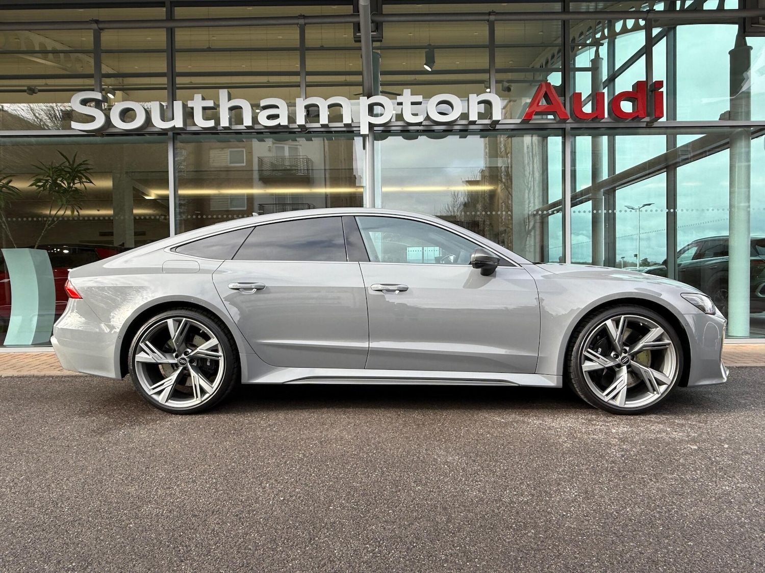 Used Audi RS7 2023 for sale - 77479248: Photo 2