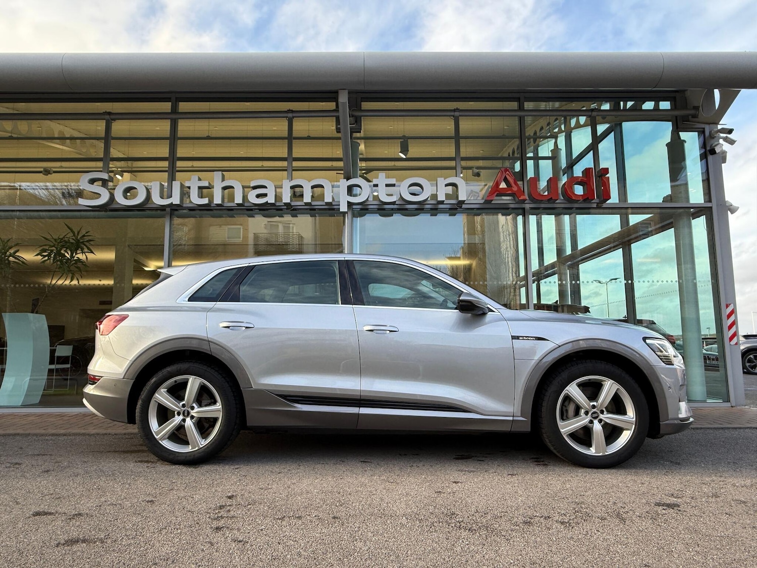 Used Audi e-tron for sale - 77279114: Photo 2