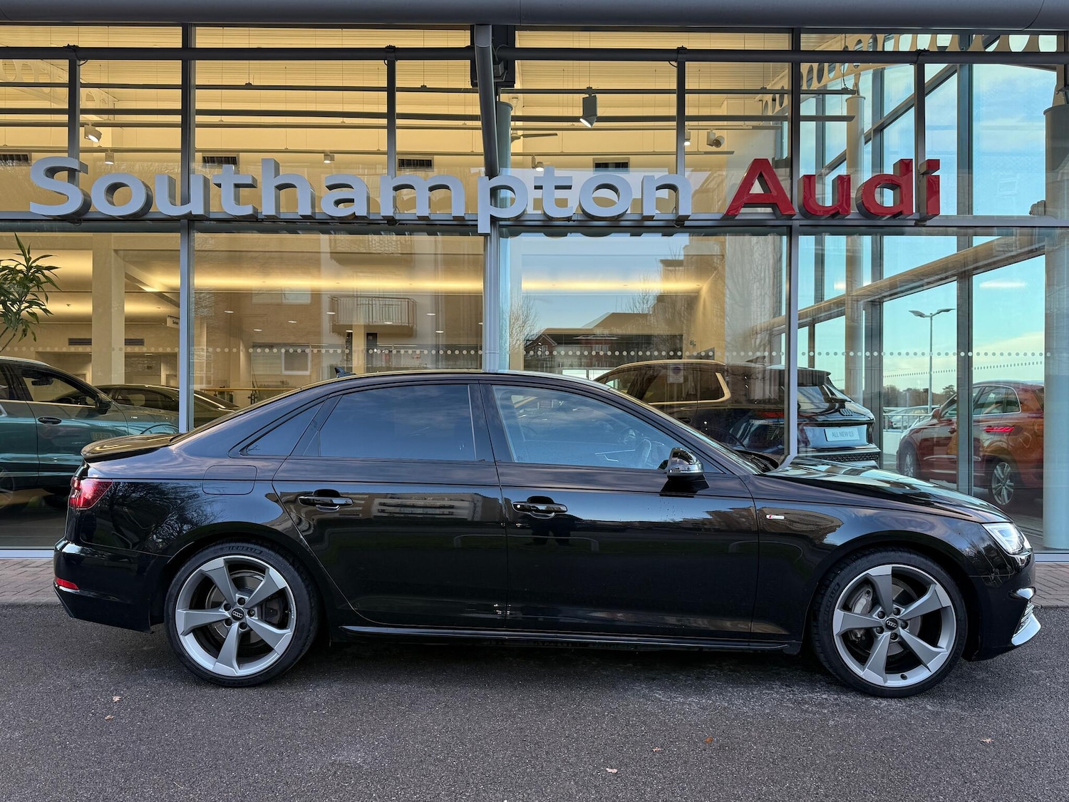 Used Audi A4 2018 for sale - 76832372: Photo 2