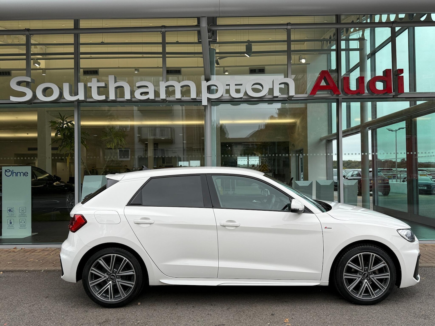 Used Audi A1 2023 for sale - 76270910: Photo 2