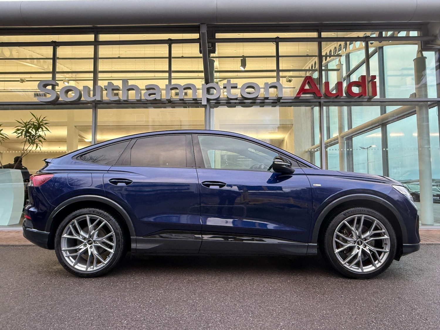Used Audi Q4 e-tron 2022 for sale - 77175323: Photo 2