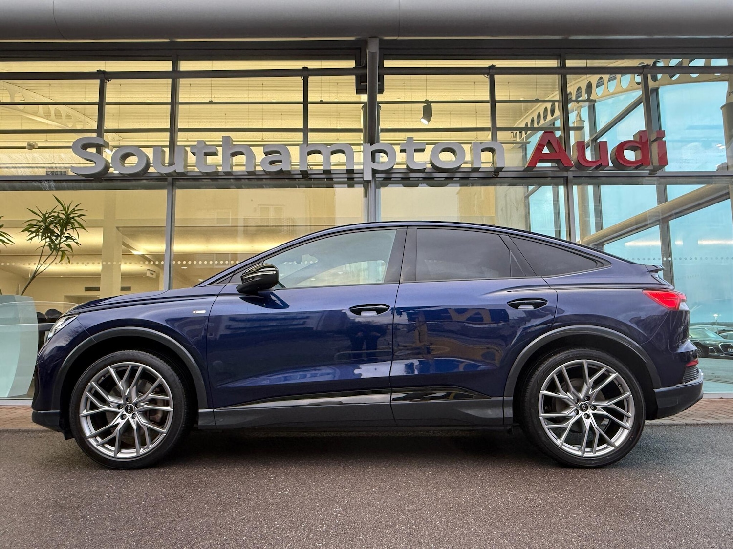 Used Audi Q4 e-tron 2022 for sale - 77175323: Photo 60