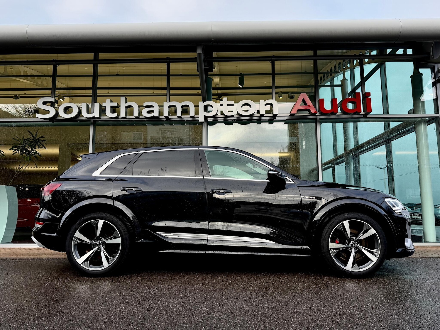 Used Audi e-tron 2021 for sale - 77550344: Photo 2