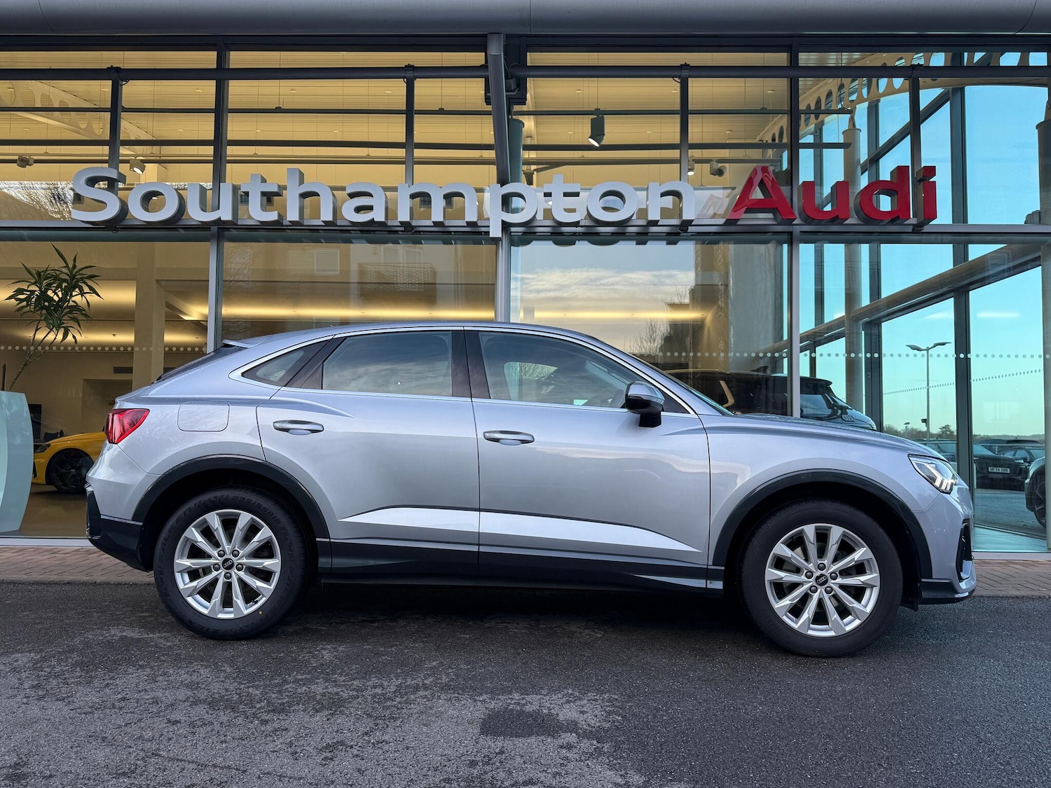 Used Audi Q3 2022 for sale - 77017031: Photo 2