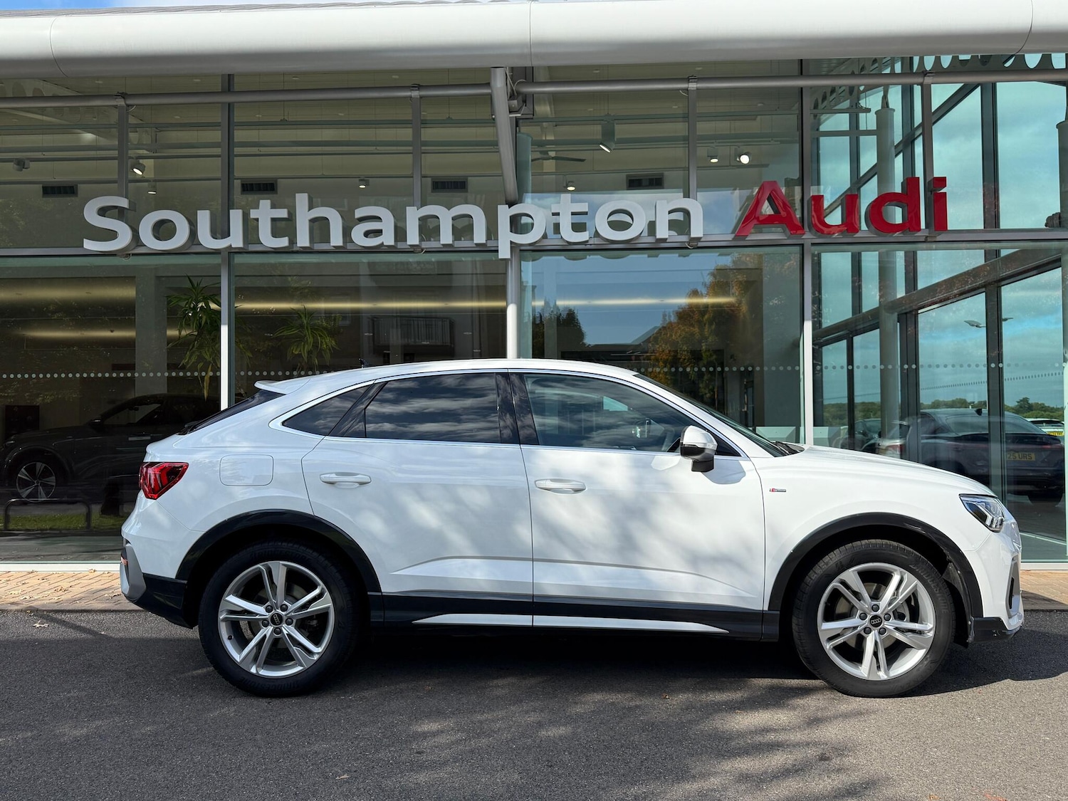 Used Audi Q3 2024 for sale - 76239145: Photo 2