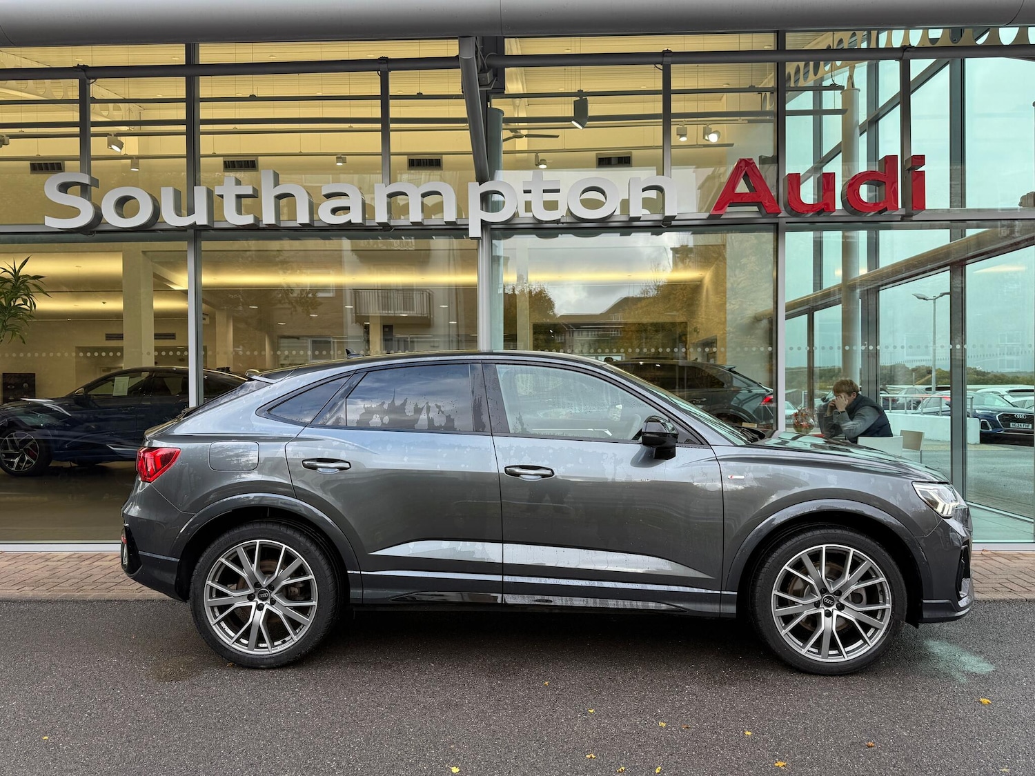 Used Audi Q3 2024 for sale - 76572732: Photo 2