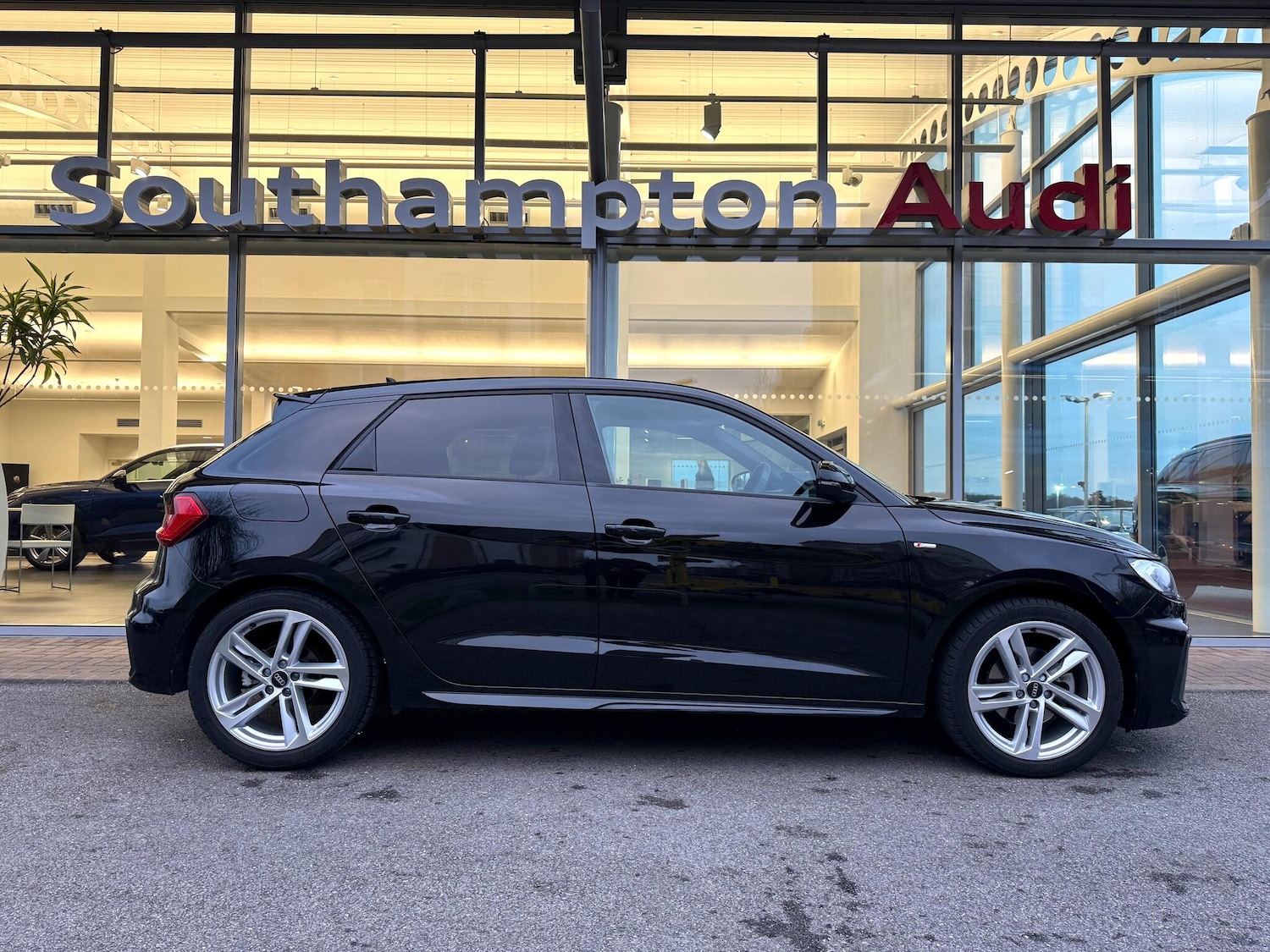 Used Audi A1 2023 for sale - 77066771: Photo 2