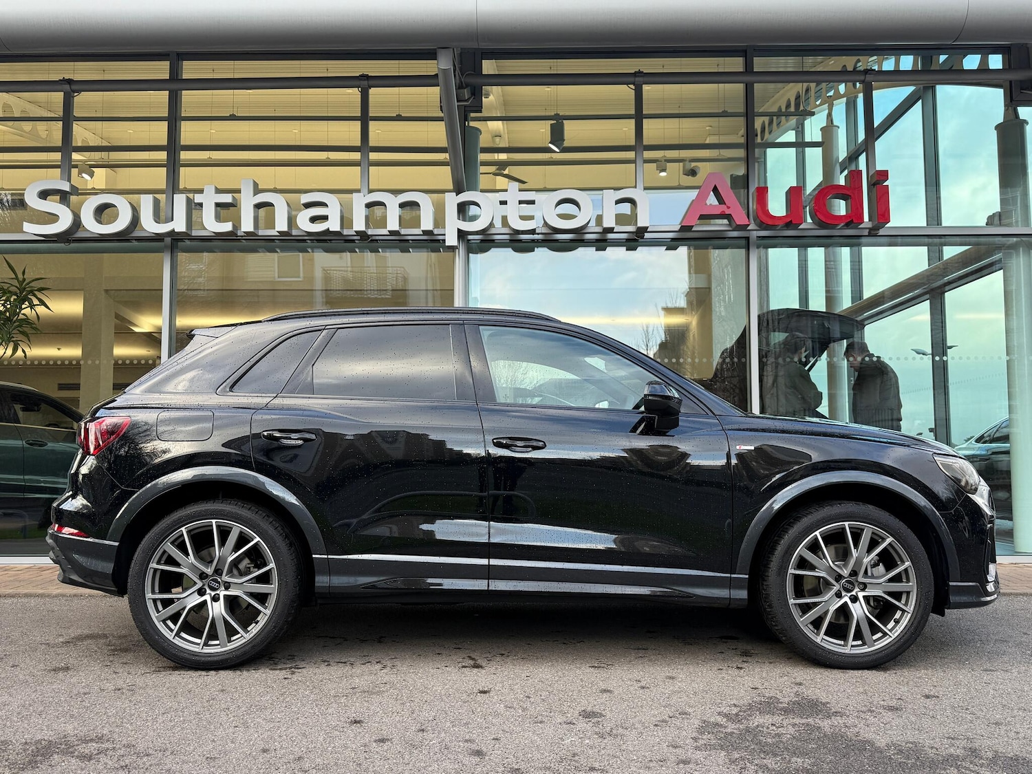 Used Audi Q3 2024 for sale - 76952447: Photo 2