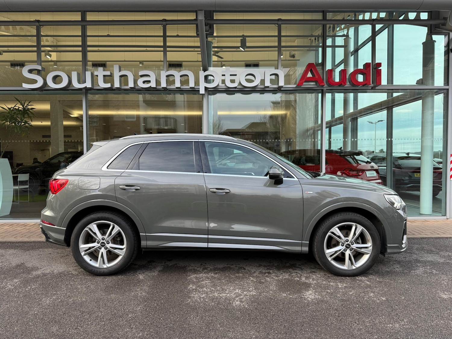 Used Audi Q3 2022 for sale - 77202946: Photo 2