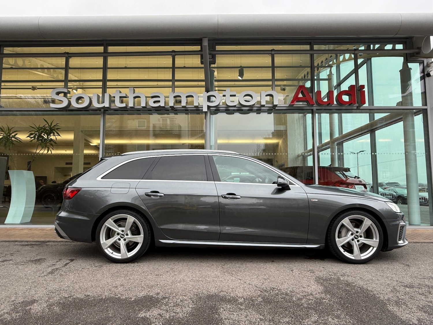 Used Audi A4 Avant for sale - 77351636: Photo 2