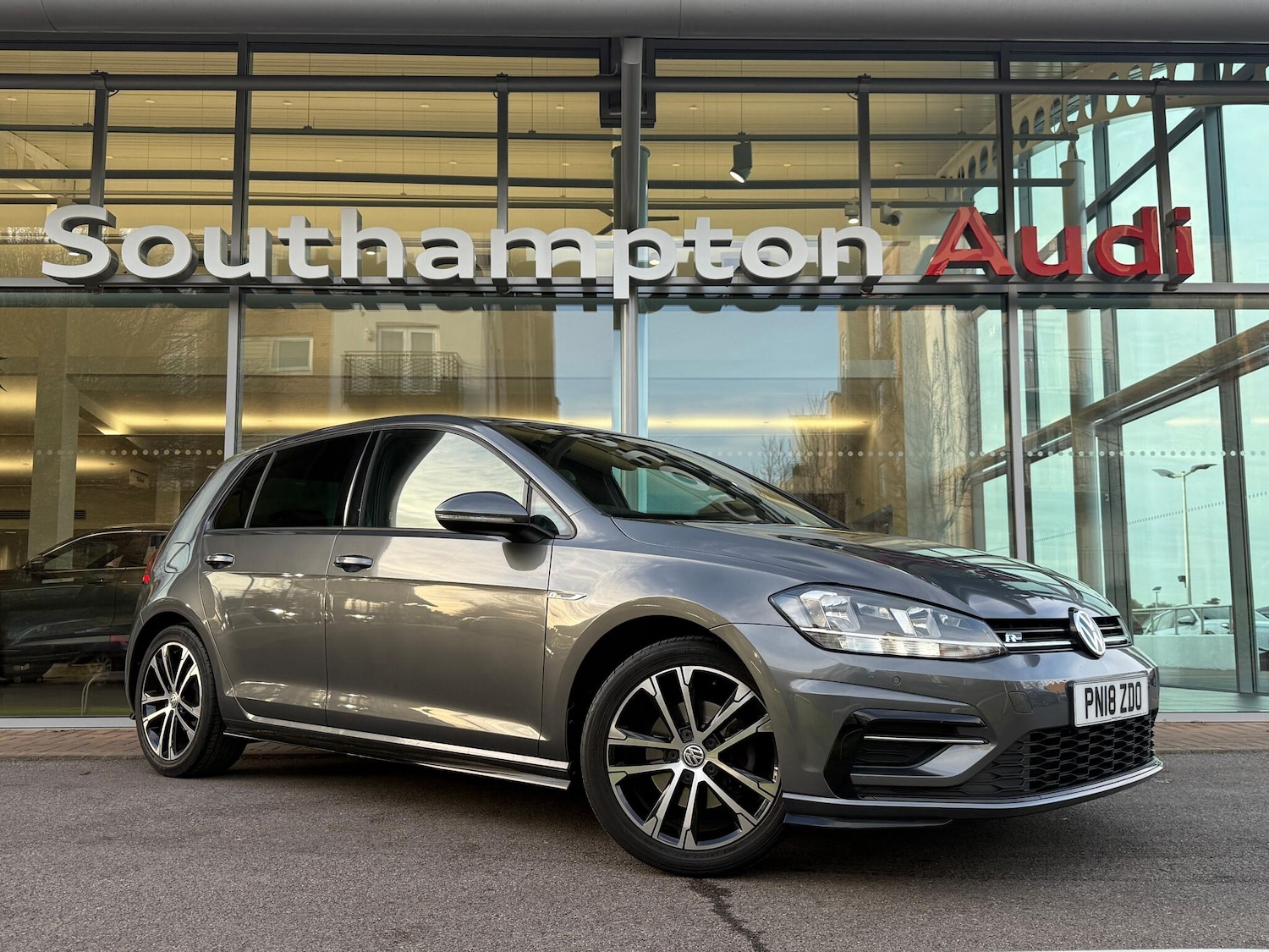 Used Volkswagen Golf 2018 for sale - 76714686: Photo 1