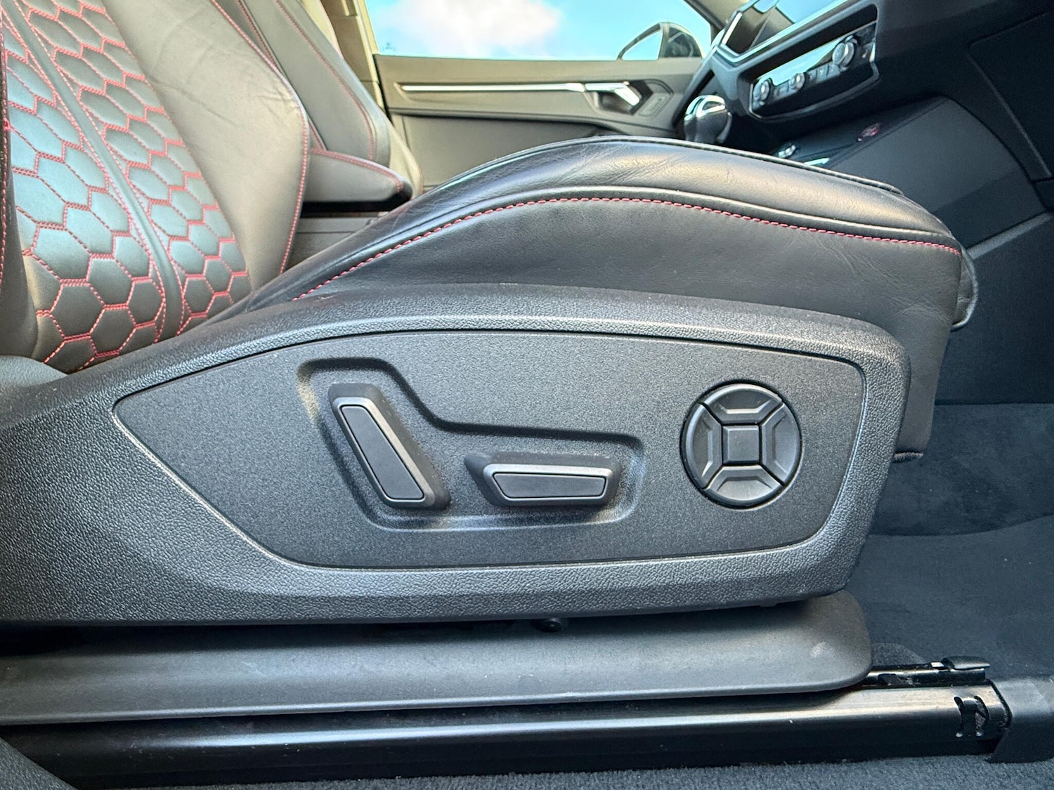 Used Audi RS Q3 2020 for sale - 77376802: Photo 6