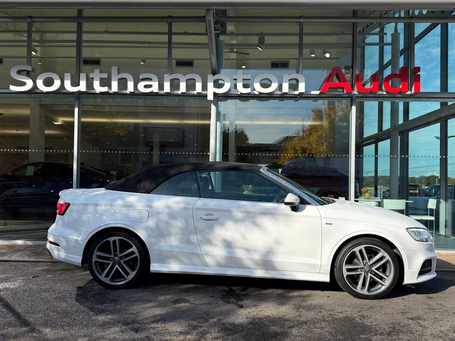 Used Audi A3 Cabriolet 2016 for sale - 76370174: Photo 2