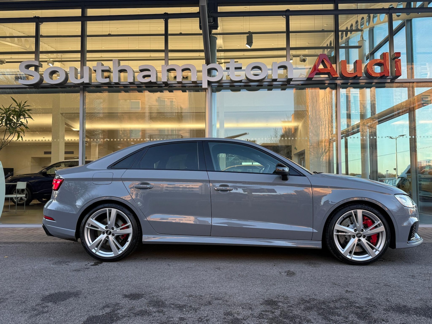 Used Audi RS3 2018 for sale - 77103545: Photo 2