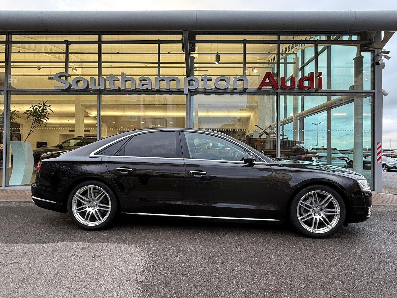 Used Audi A8 2014 for sale - 76499517: Photo 2
