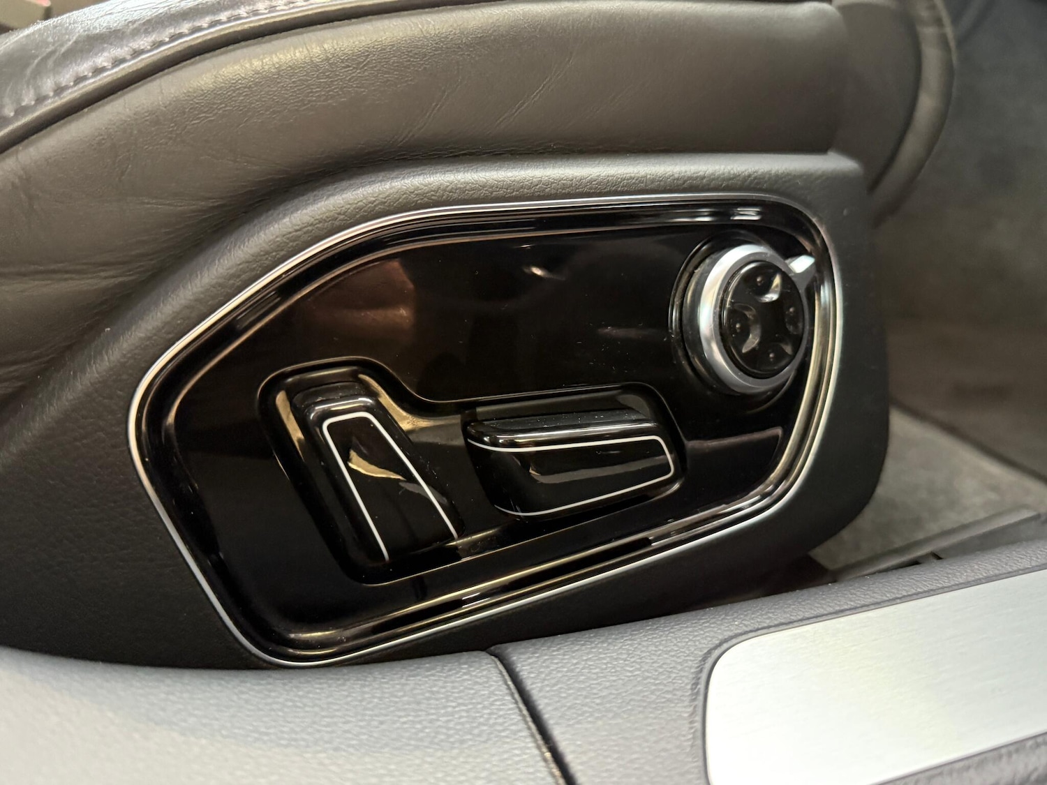 Used Audi A8 2014 for sale - 76499517: Photo 36