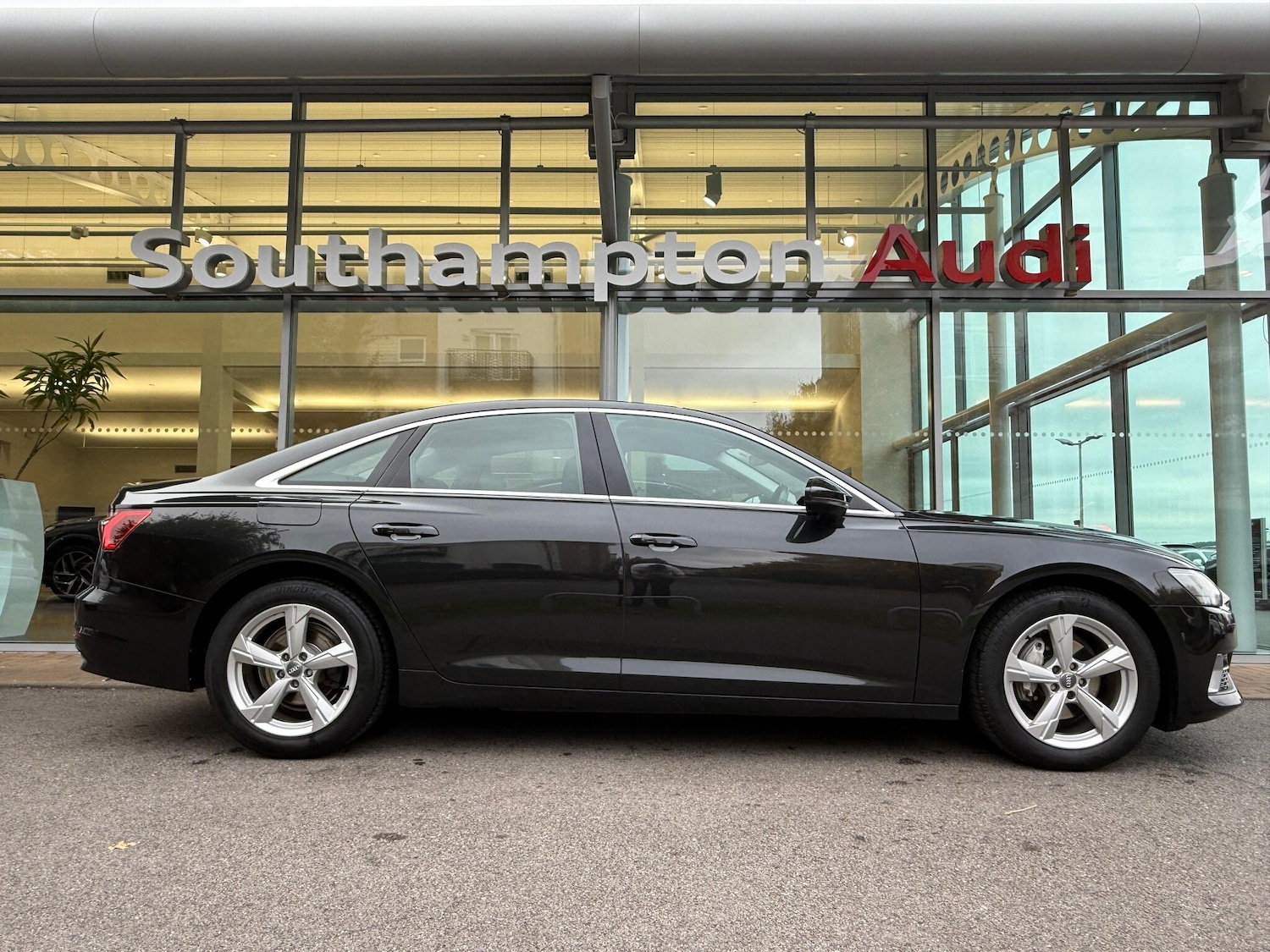 Used Audi A6 Saloon 2019 for sale - 76294481: Photo 2