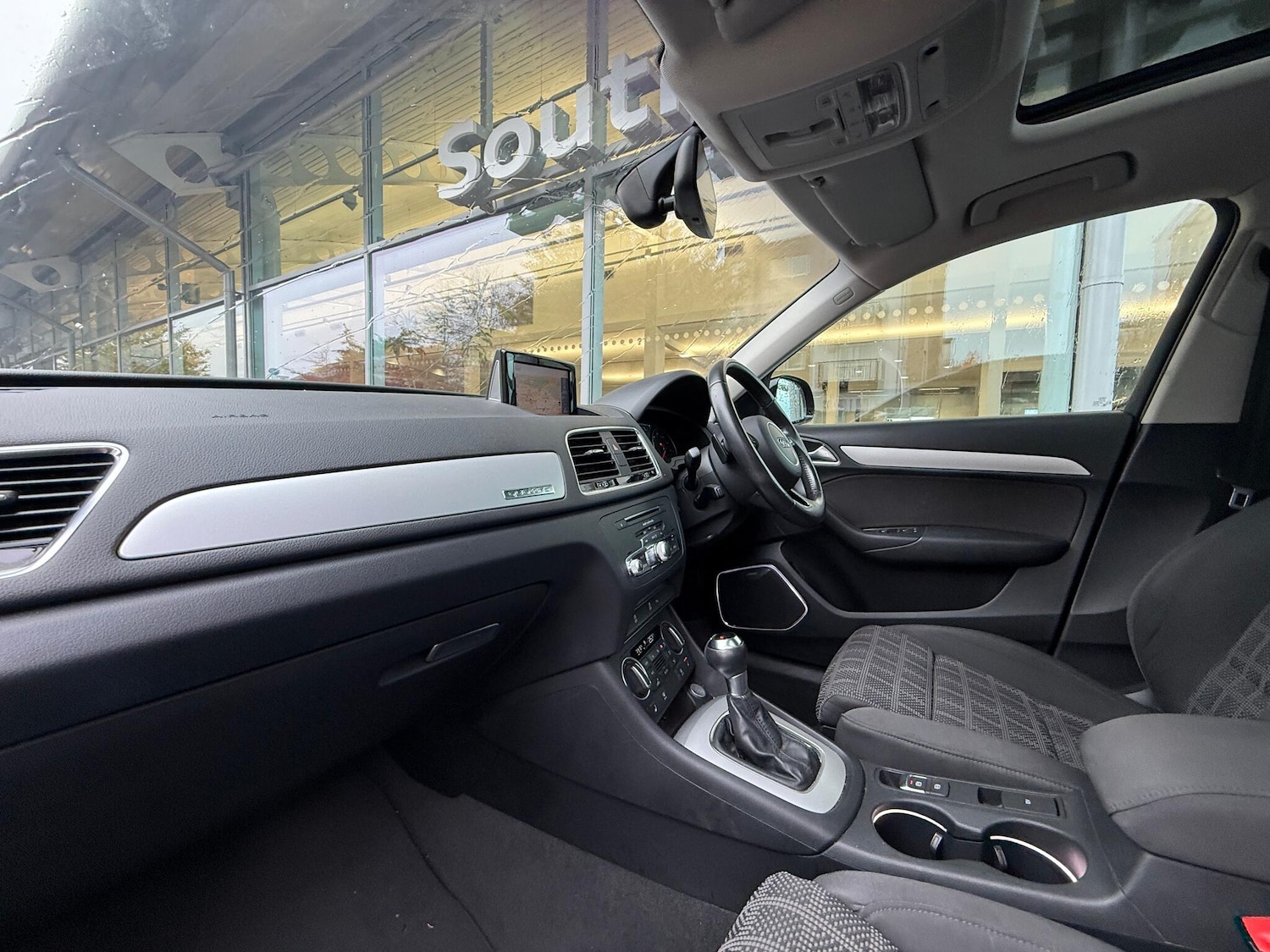 Used Audi Q3 2017 for sale - 76336130: Photo 2