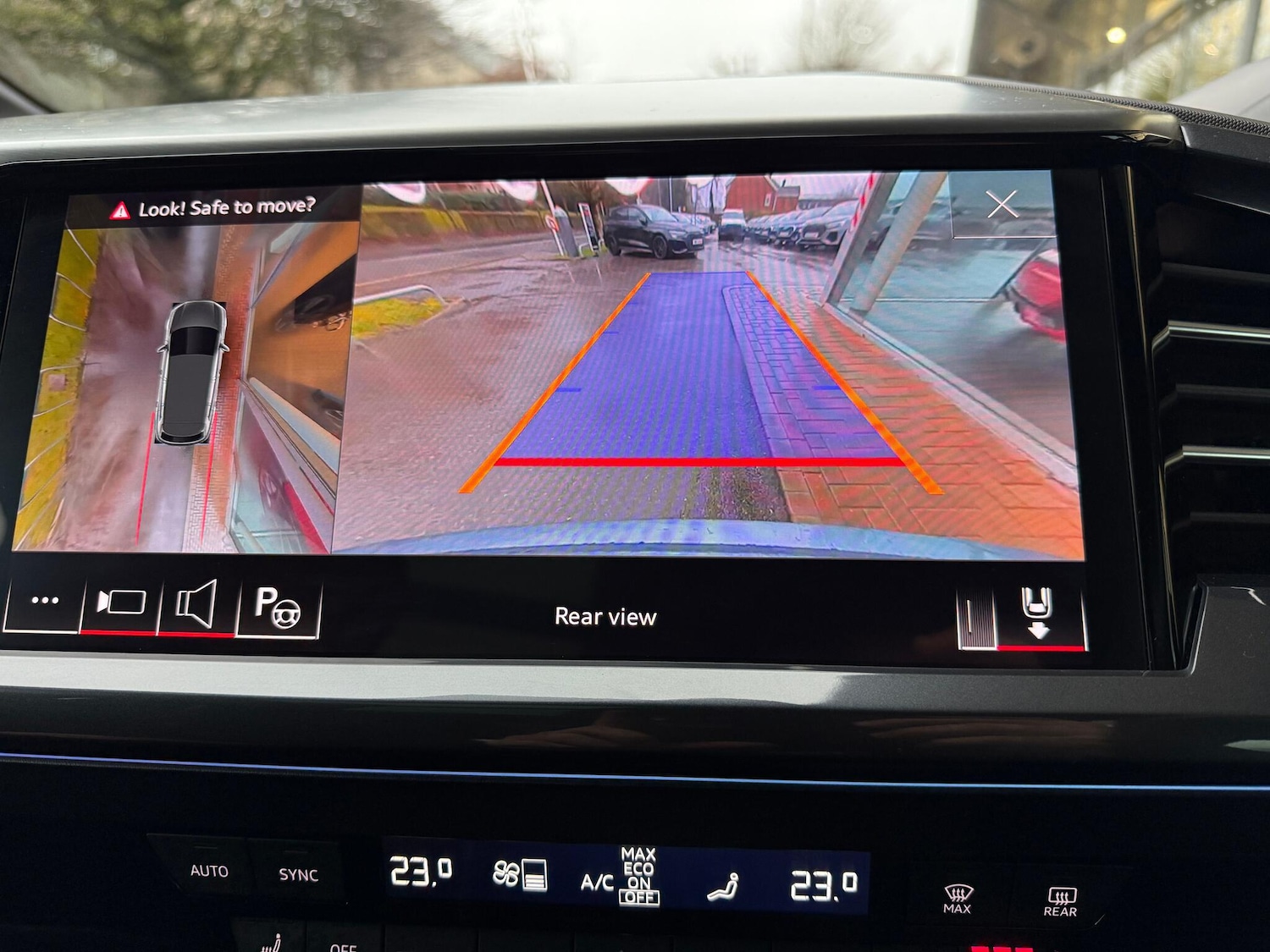 Used Audi Q4 e-tron 2023 for sale - 77230197: Photo 5