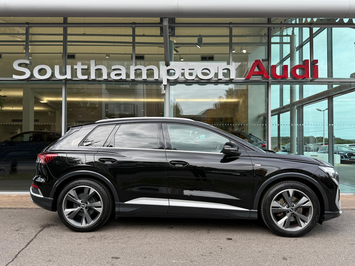 Used Audi Q4 e-tron 2021 for sale - 76314693: Photo 2