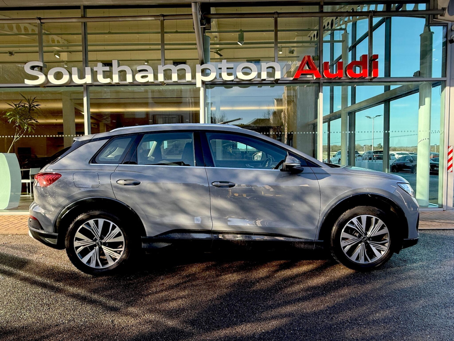 Used Audi Q4 e-tron 2022 for sale - 77131730: Photo 2