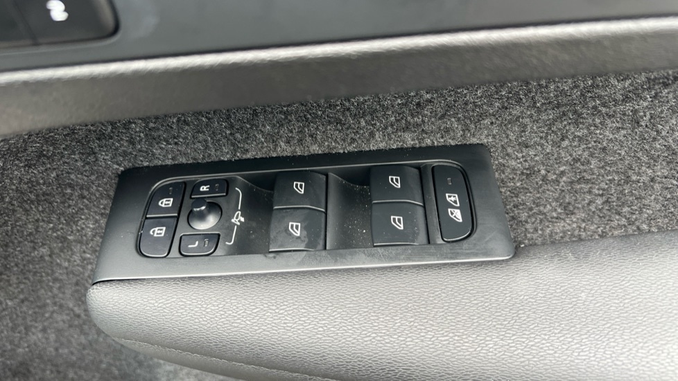 Used Volvo XC40 2024 for sale - 76539884: Photo 33