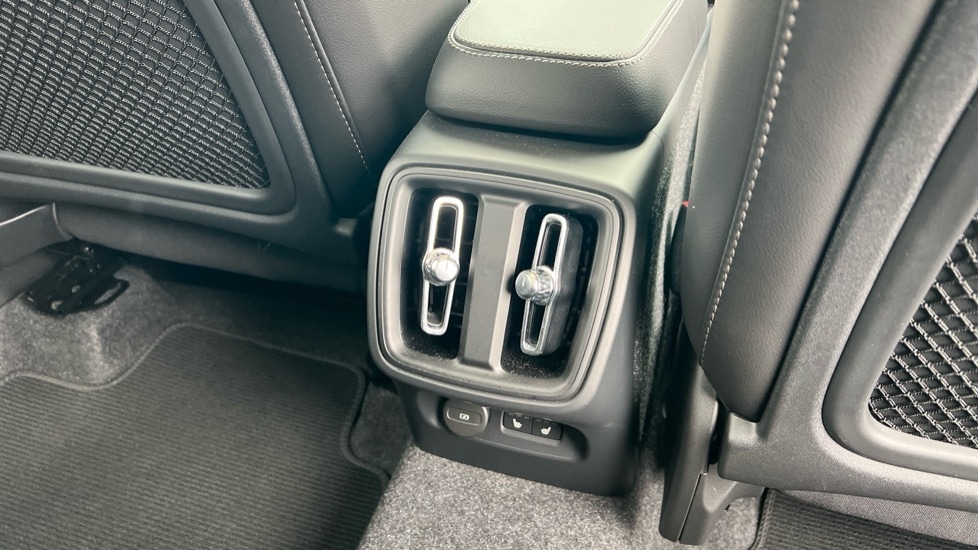 Used Volvo XC40 2024 for sale - 76539884: Photo 55