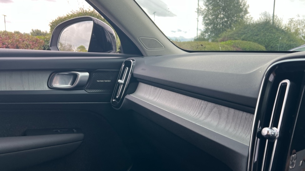 Used Volvo XC40 2024 for sale - 76539884: Photo 64