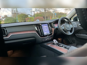 Used Volvo XC60 2023 for sale - 76609555: Photo
