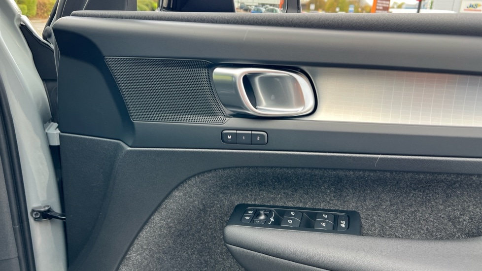 Used Volvo XC40 2025 for sale - 76393671: Photo 15