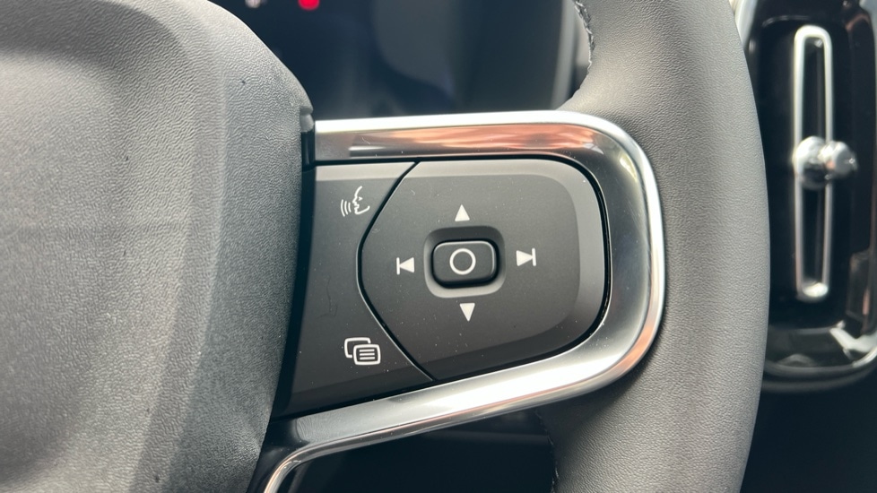 Used Volvo XC40 2025 for sale - 76393671: Photo 19