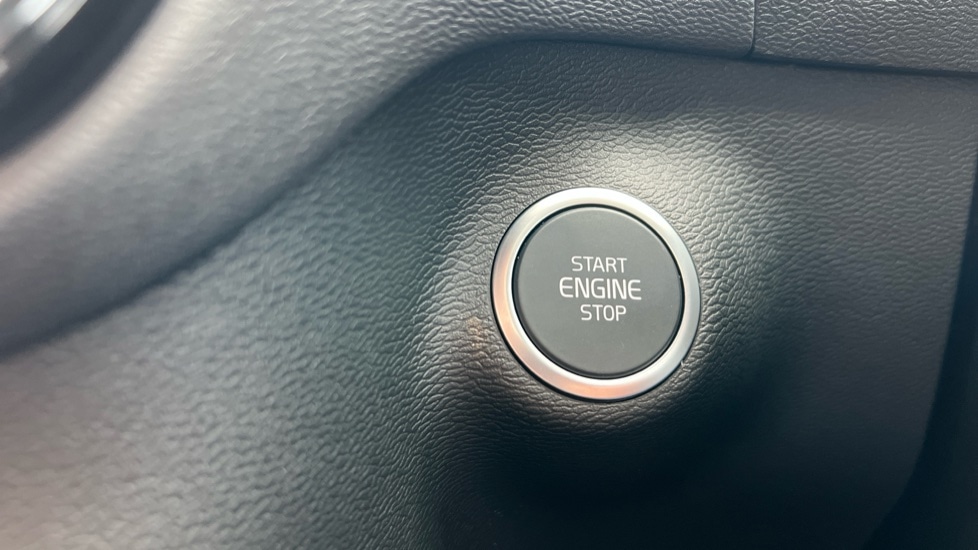 Used Volvo XC40 2025 for sale - 76393671: Photo 28