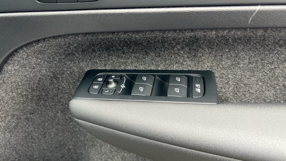 Used Volvo XC40 2025 for sale - 76393671: Photo 33