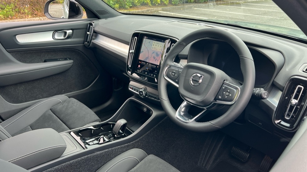 Used Volvo XC40 2025 for sale - 76393671: Photo 5