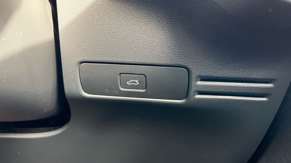 Used Volvo XC40 2025 for sale - 76393671: Photo 56