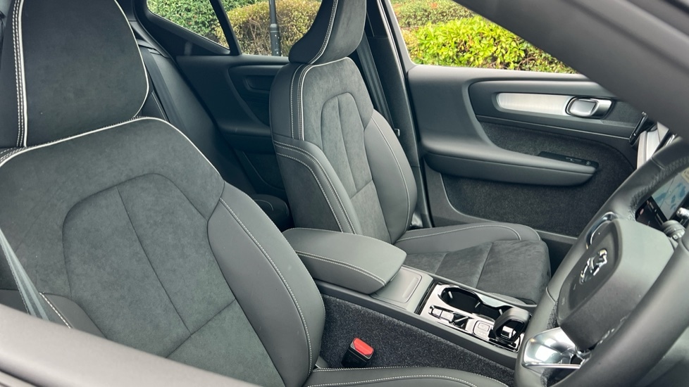 Used Volvo XC40 2025 for sale - 76393671: Photo 9