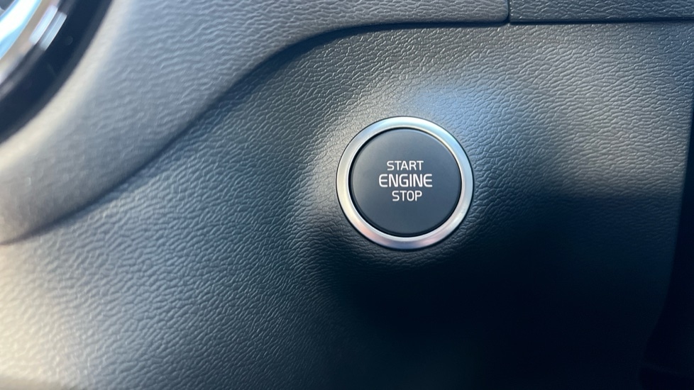 Used Volvo XC40 2025 for sale - 76874597: Photo 28