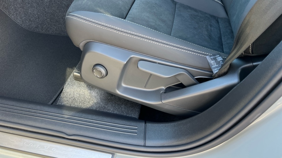 Used Volvo XC40 2025 for sale - 76874597: Photo 32