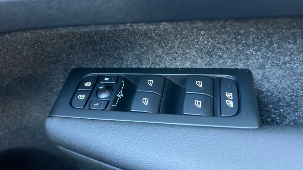 Used Volvo XC40 2025 for sale - 76874597: Photo 33