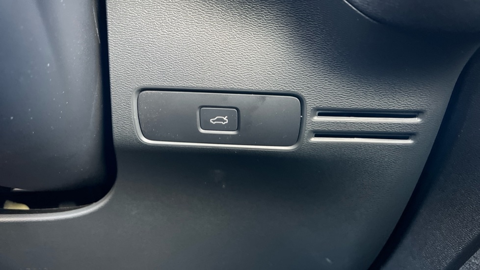 Used Volvo XC40 2025 for sale - 76874597: Photo 51