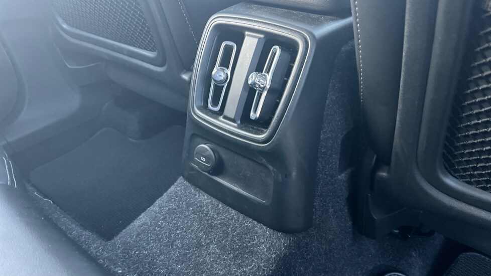 Used Volvo XC40 2020 for sale - 76593711: Photo 32