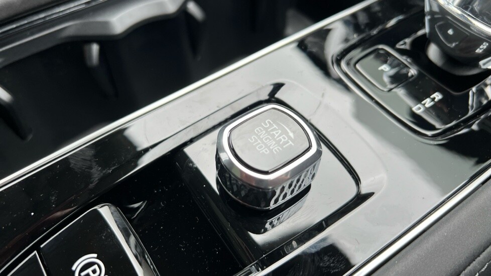 Used Volvo XC90 2025 for sale - 76146131: Photo 28